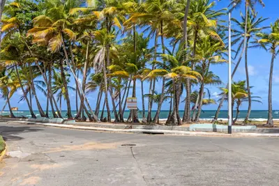 Image de Waterbeach_Luquillo, Battery Backup/1 minute Beach/Private Jacuzzi