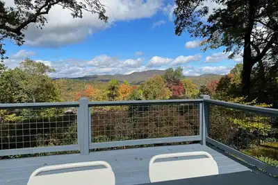 Image de The Red House: Panoramic Views and Walk to Town