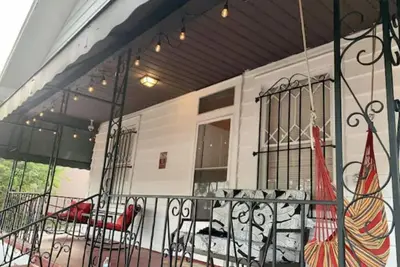 Image de Bungalow/Walking distance/ Historic Ybor (2210)