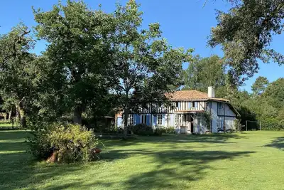 Image de Métairie Landaise  rénovée  sur un airial de 4000m2 avec piscine et dépendances