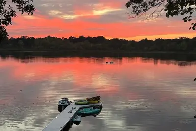 Image de Swan Haven is a Newly Remodeled Lakehouse with a Gorgeous Sunset View! !