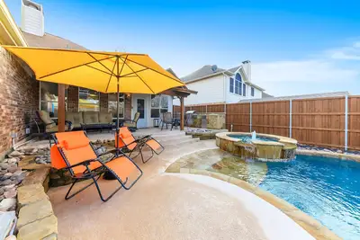 Image de Fancy home in Frisco-Heated spa &pool Bbq Gameroom close to Dfw sleep 10-14