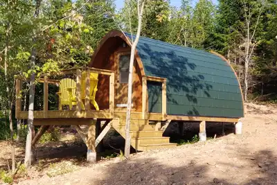 Image de Hummingbird Hike-In Sleeping Pod at Sally's Brook Wilderness Cabins