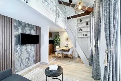 Image de Buttes-Chaumont : Séjour élégant dans un duplex