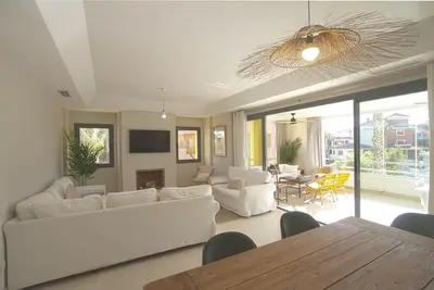 Image de Lovely 4-bedroom serviced apartment with views