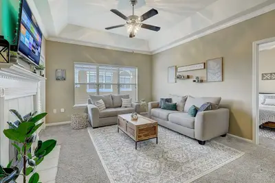 Image de Spacious 3bd w/ King Bed, Pool & Gym – Near Grandscape, Legacy West, & Frisco!