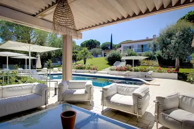 Image de Villa dans domaine sécurisé pas loin de la plage et à 3km de Saint Tropez