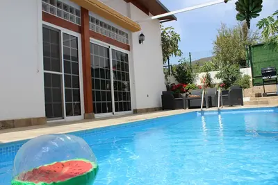 Image de Casa el Olivo Tenerife, private heated pool.