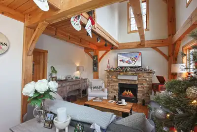 Image de Secluded, Cozy Cabin on 10 Acres of Woods ~16 mi to Slopes & Pet Friendly!