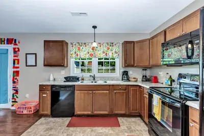 Image de Decatur 4 bedroom 2 bath fenced yard less chemicals