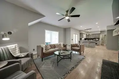 Image de Large Pinehurst home tucked away in a quiet setting with private outdoor pool.