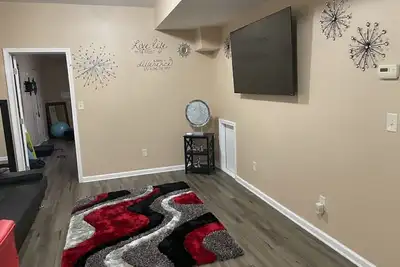 Image de One bedroom fully furnished with a game room, entertainment room.