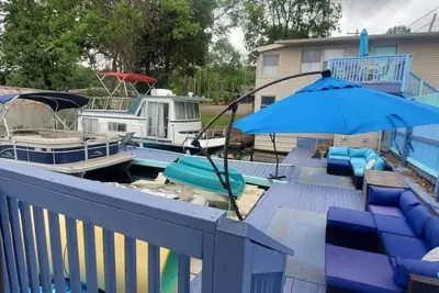 Image de #3 Pet Friendly! Pontoon/Kayaks Available! Studio Condo Close To Town & Marina!