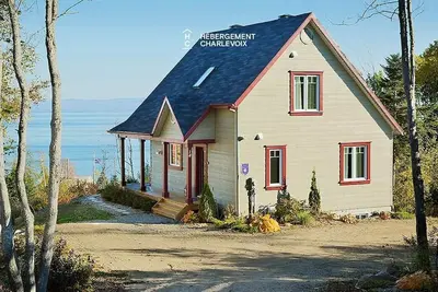 Image de Chalet Petite Rivière Saint François avec vue sur fleuve et spa!