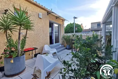 Image de studio calme à Marseillan  pour 1 couple 2 enfants ou 2 couples de motard