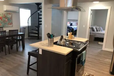 Image de 3143 Dover #4 · New Modern Quality Apartment #4 - Goodson