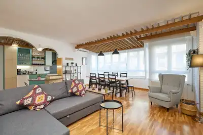 Image de Family-friendly Oasis in the City Center Ideal for Families