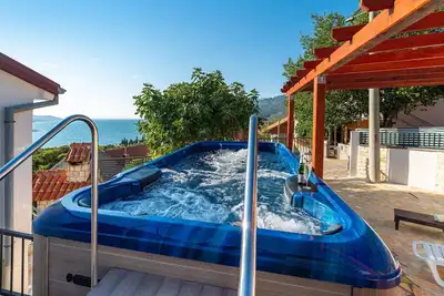 Image de Superbe maison à Rovanjska avec jacuzzi