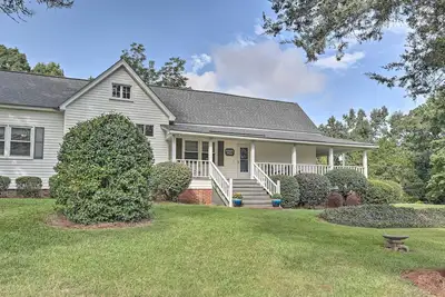 Image de Family Home w/ Fire Pit, 2 Mi to Lake Access