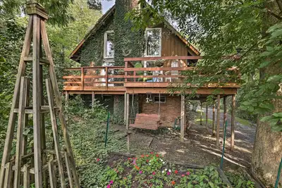 Image de Serene Lodi Escape w/ Deck: Boat, Hike & Sip!