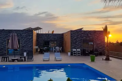 Image de Villa avec piscine privée sans vis-à -vis entre mer et montagne