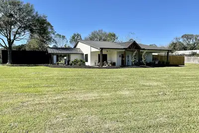 Image de Dayton Farmhouse: 4br, WiFi, 1 Acre, Porch, 8 Beds