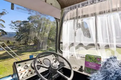Image de The Old School Bus - a truly unique holiday experience! Specials On Now!
