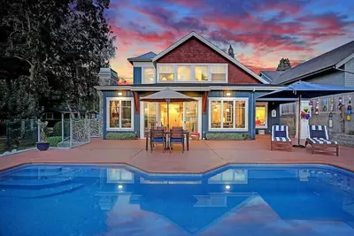 Image de Private House on the Waterfront in Quiet Beach Neighborhood.