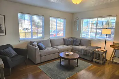 Image de Charming Townhouse in the River Road Neighborhood - Pet friendly - Close to Downtown