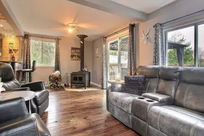 Image de Relaxation in well appointed renovated cottage