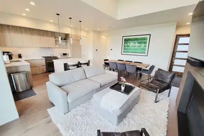 Image de Perfect Hot Tub, Seconds from Skiing, Heated pool!