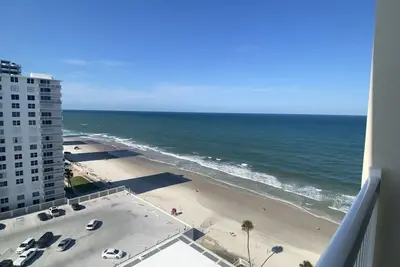 Image de ~ Once Upon a Tide ~  Breathtaking ~  Modern ~ Ocean View ~ Condo!