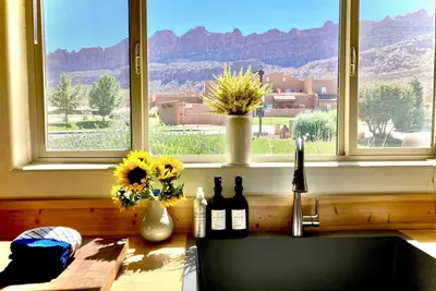 Image de Wonderful New Listing- Moab Getaway Renovated Luxury Rim Vista **Pool Hot-tub**