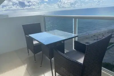 Image de Luxury Oceanfront 2 bedroom 2 bathrooms condo in Hollywood, Fl