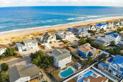 Image de Beautiful views from the Semi-Oceanfront! Steps from Beach