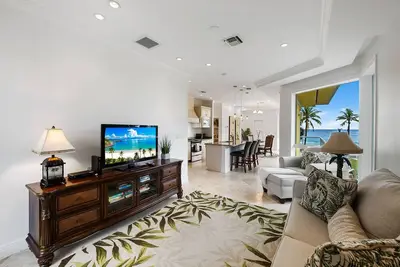 Image de Seaward Villas, Unit D, 2/2 Oceanfront Property