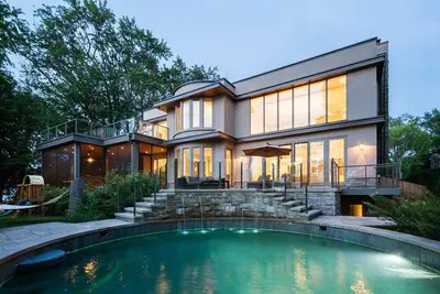 Image de Luxurious masterpiece on the lake.