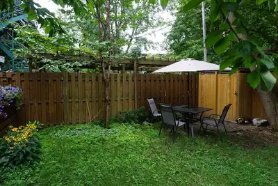 Image de Basement studio with private entrance and garden