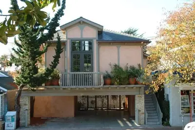 Image de Luxury beach retreat in Capitola Village