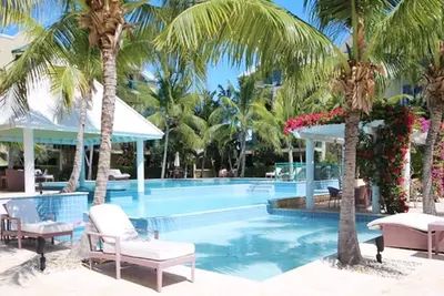 Image de Luxury Waterfront Townhouse. 2 Bedroom 2. 5 Bath - 5 Minutes Walk from the Beach