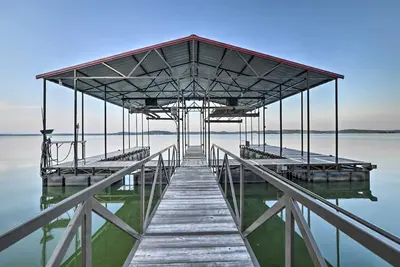 Image de Charming Lakefront Home w/ Grill & Fire Pit!