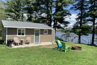 Image de Sam’sPlace Cabin 2 on Long Lake, near shore line, Quiet. Own dock available.
