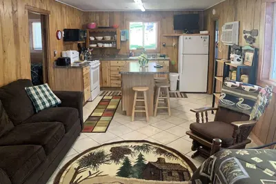 Image de Sam’sPlace Cabin 3 on Long Lake, near shoreline. Own dock available.