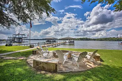 Image de Remodeled Cedar Creek Lake Retreat w/ Fire Pit!