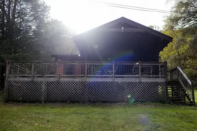 Image de Charming Creekside 1940s Cottage, Kid/Dog Friendly