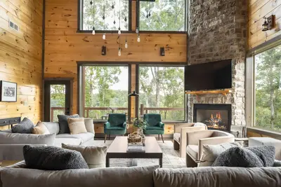 Image de Indoor Pool, Movie Theatre, Game Room • 6bdr Retreat | Copperhead by AvantStay