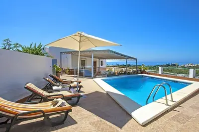 Image de Villa \"El Puntal del Nieves\" avec vue mer, piscine, Wifi, climatisation et terrasse.