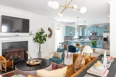 Image de This house is a 3 bedroom(s), 3. 5 bathrooms, located in Atlanta, Ga.