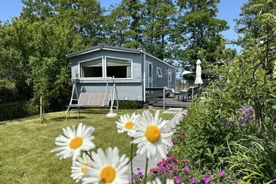 Image de This beautiful chalet is located on the edge of the park overlooking one of the oldest dikes in the Netherlands: the Valkkogerdijk.