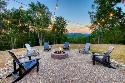 Image de Powdermill Point - Spectacular Views! Black Light Mini-Golf, Full Game Room!